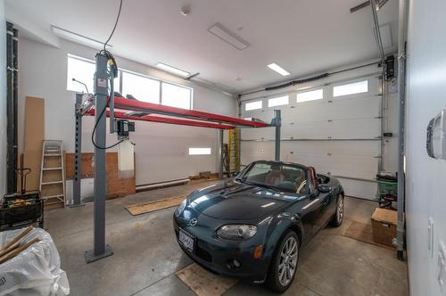 201-88 Lakeshore Drive, Penticton, BC - Indoor Photo Showing Garage