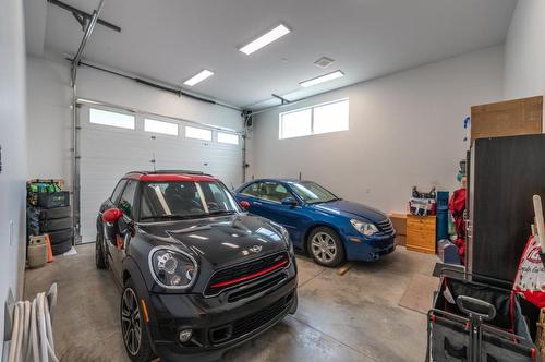 201-88 Lakeshore Drive, Penticton, BC - Indoor Photo Showing Garage