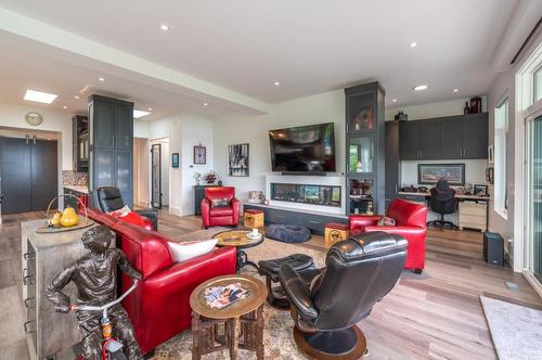 88 Lakeshore Drive, Penticton, BC - Indoor Photo Showing Living Room With Fireplace