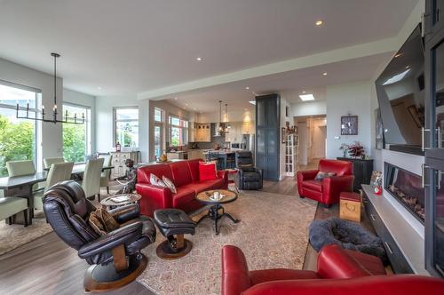 88 Lakeshore Drive, Penticton, BC - Indoor Photo Showing Living Room With Fireplace