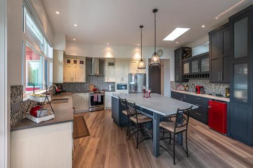 88 Lakeshore Drive, Penticton, BC - Indoor Photo Showing Kitchen With Upgraded Kitchen