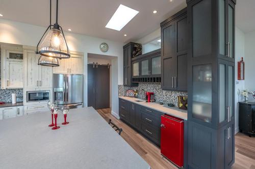 88 Lakeshore Drive, Penticton, BC - Indoor Photo Showing Kitchen With Upgraded Kitchen