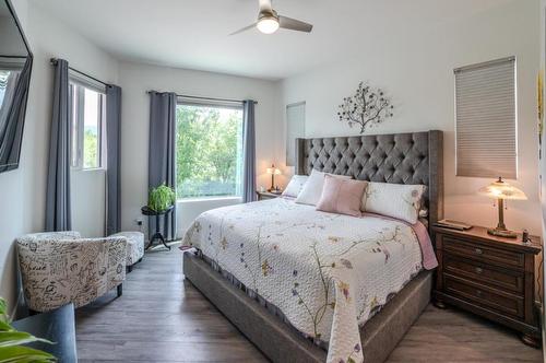 88 Lakeshore Drive, Penticton, BC - Indoor Photo Showing Bedroom