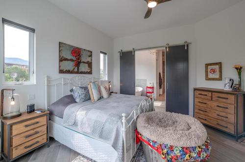 88 Lakeshore Drive, Penticton, BC - Indoor Photo Showing Bedroom