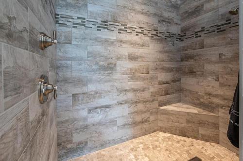 88 Lakeshore Drive, Penticton, BC - Indoor Photo Showing Bathroom