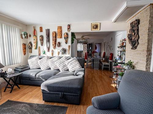 Living room - 164 73E Avenue, Saint-Zotique, QC - Indoor Photo Showing Living Room