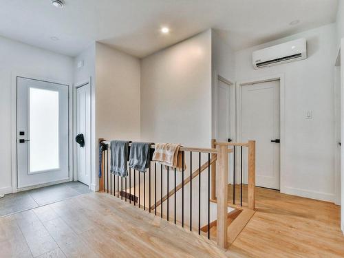 Escalier - 8360 Rue St-Jacques, Mirabel, QC - Indoor Photo Showing Other Room