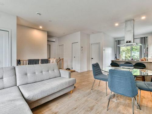 Salon - 8360 Rue St-Jacques, Mirabel, QC - Indoor Photo Showing Living Room