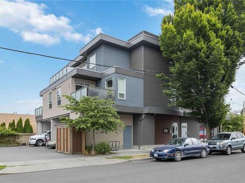 303-1515 Redfern St, Victoria, BC - Outdoor