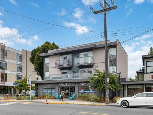 303-1515 Redfern St, Victoria, BC - Outdoor