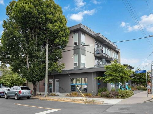 303-1515 Redfern St, Victoria, BC - Outdoor