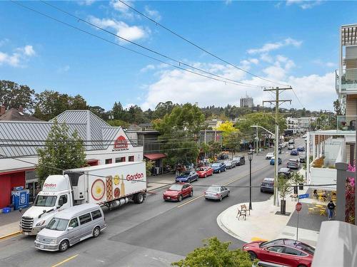 303-1515 Redfern St, Victoria, BC - Outdoor