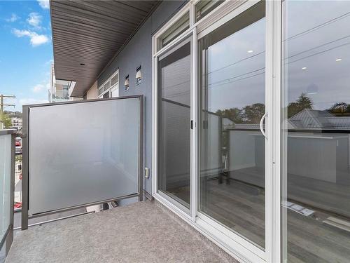 303-1515 Redfern St, Victoria, BC - Outdoor With Exterior