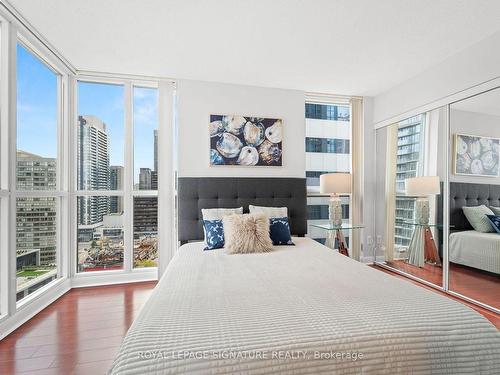 2010-4968 Yonge St, Toronto, ON - Indoor Photo Showing Bedroom