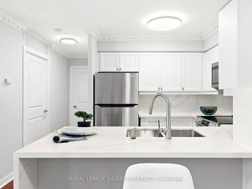 2010-4968 Yonge St, Toronto, ON - Indoor Photo Showing Kitchen With Double Sink With Upgraded Kitchen