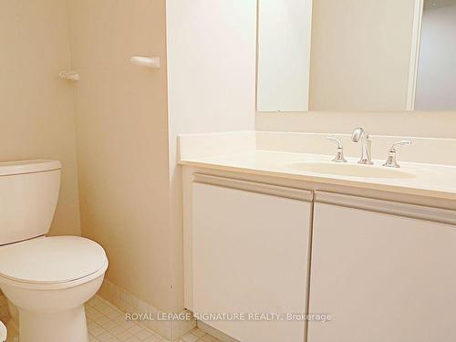 405-3 Concorde Pl, Toronto, ON - Indoor Photo Showing Bathroom