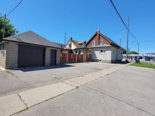 555 Ritson Rd S, Oshawa, ON - Outdoor