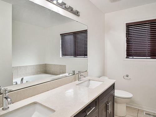 3875 Skyview St, Mississauga, ON - Indoor Photo Showing Bathroom