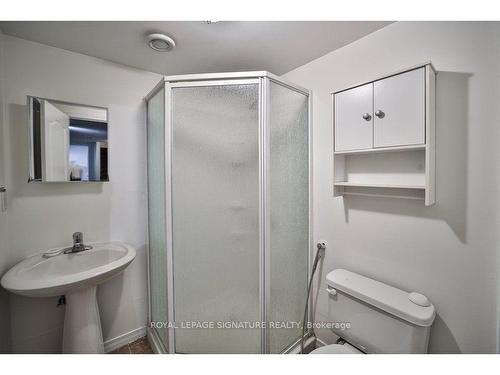 3875 Skyview St, Mississauga, ON - Indoor Photo Showing Bathroom