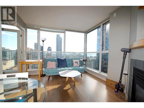 1068 Hornby Street, Vancouver, BC - Indoor Photo Showing Living Room With Fireplace