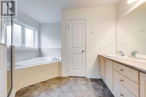 566 North Park Boulevard, Oakville, ON - Indoor Photo Showing Bathroom