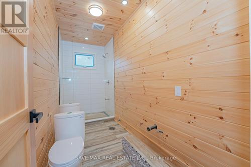 120 Mckague Road, Lions Head Road, Northern Bruce Peninsula, ON - Indoor Photo Showing Bathroom