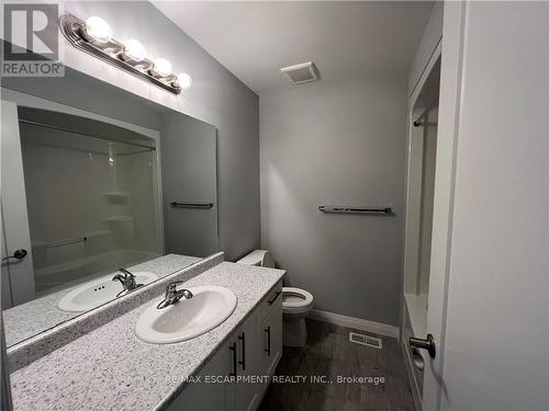 18 Aqua Lane, Hamilton, ON - Indoor Photo Showing Bathroom