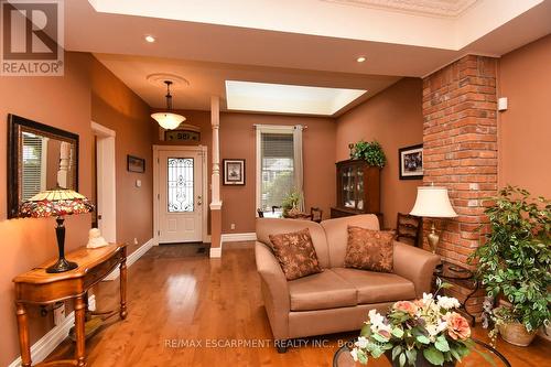 152 Homewood Avenue, Hamilton, ON - Indoor Photo Showing Living Room