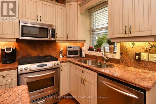 152 Homewood Avenue, Hamilton, ON - Indoor Photo Showing Kitchen With Double Sink