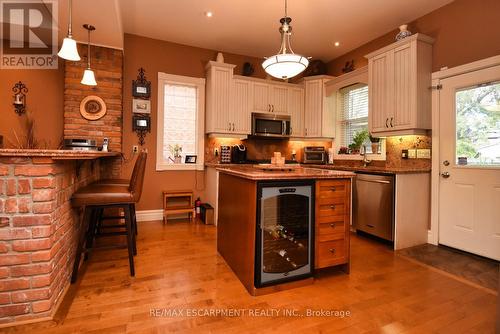 152 Homewood Avenue, Hamilton, ON - Indoor Photo Showing Kitchen