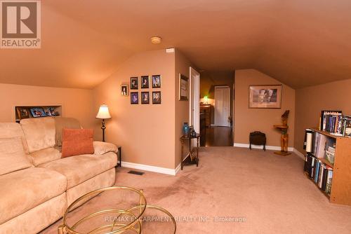 152 Homewood Avenue, Hamilton, ON - Indoor Photo Showing Living Room