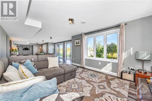 2309 Principale Street, Alfred And Plantagenet, ON - Indoor Photo Showing Living Room