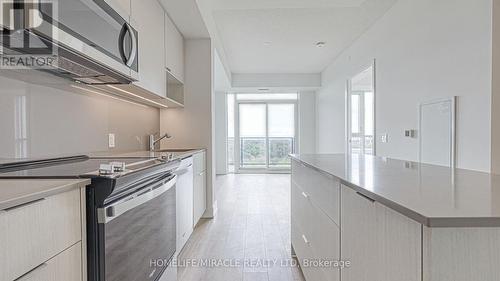 801 - 202 Burnhamthorpe Road E, Mississauga, ON - Indoor Photo Showing Kitchen With Upgraded Kitchen