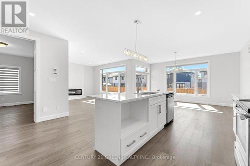 3860 Big Leaf Trail, London, ON - Indoor Photo Showing Kitchen