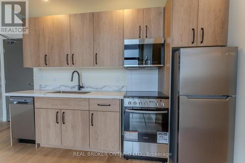 504 - 11 Robert Street, Hamilton, ON - Indoor Photo Showing Kitchen