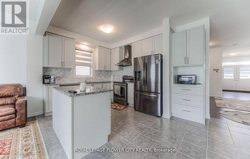 51 Beauchamp Drive, Cambridge, ON - Indoor Photo Showing Kitchen With Upgraded Kitchen