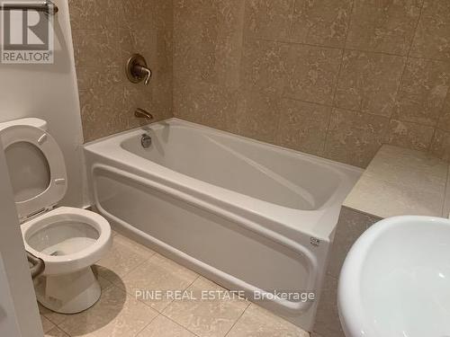 3411 - 208 Queens Quay W, Toronto, ON - Indoor Photo Showing Bathroom