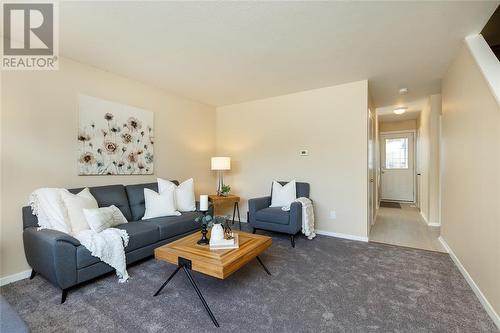 834 Exmouth Street Unit# 21, Sarnia, ON - Indoor Photo Showing Living Room