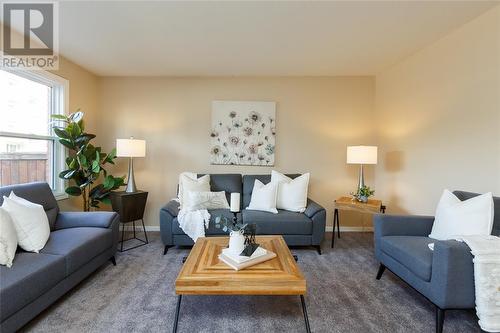 834 Exmouth Street Unit# 21, Sarnia, ON - Indoor Photo Showing Living Room