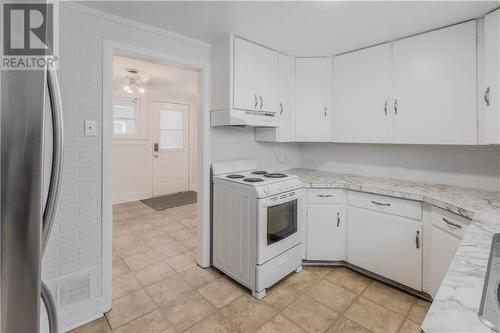 126 Eighth Street, Cornwall, ON - Indoor Photo Showing Kitchen