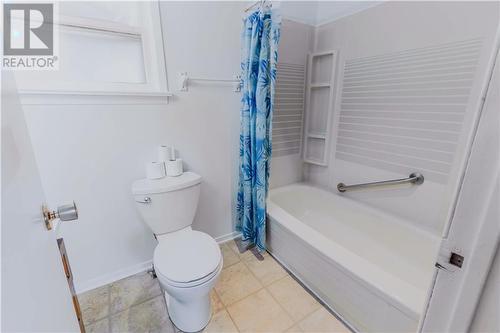 126 Eighth Street, Cornwall, ON - Indoor Photo Showing Bathroom