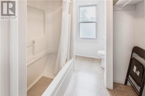 126 Eighth Street, Cornwall, ON - Indoor Photo Showing Bathroom