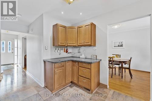 6 Golf View Drive, Brampton, ON - Indoor Photo Showing Kitchen