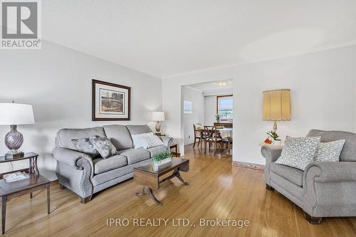 6 Golf View Drive, Brampton, ON - Indoor Photo Showing Living Room