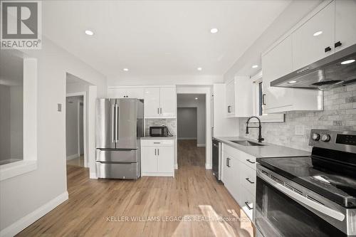 Upper - 26 Newman Court, Brampton, ON - Indoor Photo Showing Kitchen With Stainless Steel Kitchen With Upgraded Kitchen