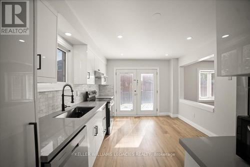 Upper - 26 Newman Court, Brampton, ON - Indoor Photo Showing Kitchen With Upgraded Kitchen