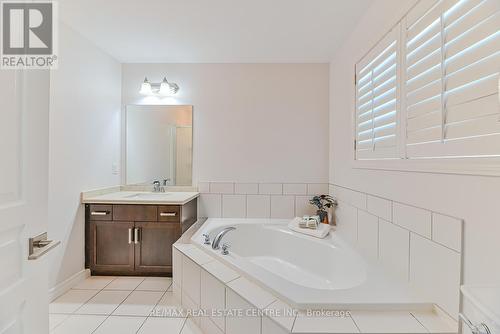 98 Sexton Crescent, Hamilton, ON - Indoor Photo Showing Bathroom