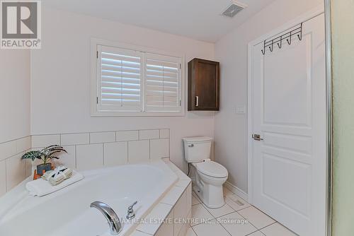 98 Sexton Crescent, Hamilton, ON - Indoor Photo Showing Bathroom