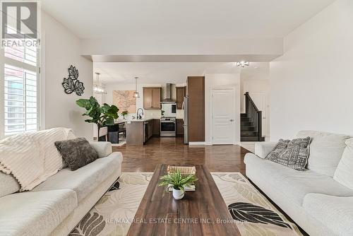 98 Sexton Crescent, Hamilton, ON - Indoor Photo Showing Living Room