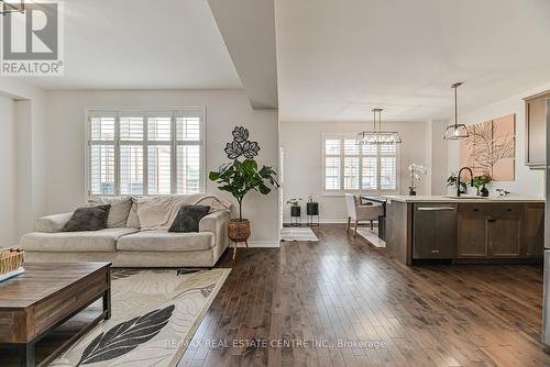 98 Sexton Crescent, Hamilton, ON - Indoor Photo Showing Living Room